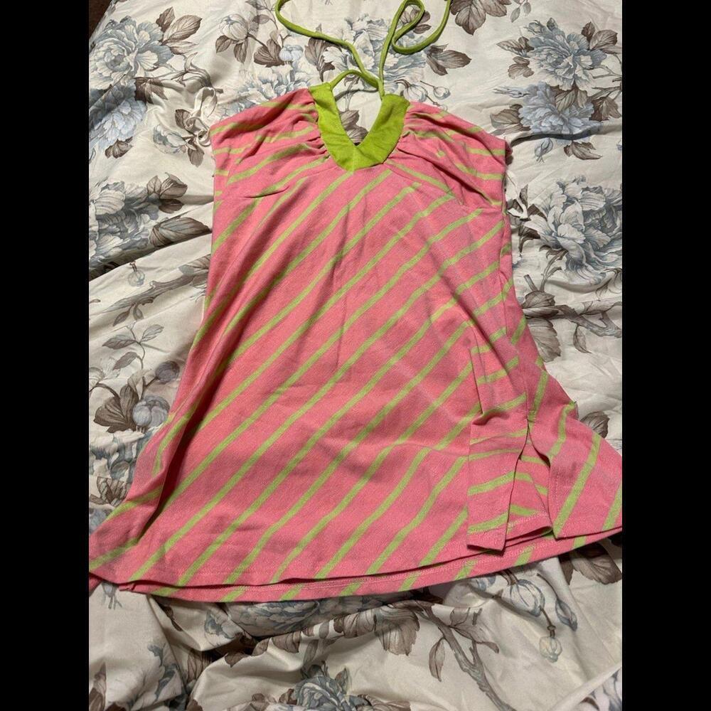 Stylish and Sassy Halter Top - Perfect for Any Occasion!